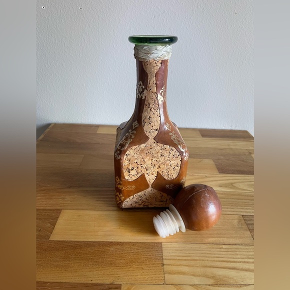 Vintage Leather and Cork Decanter - Made in Italy - Picture 6 of 6
